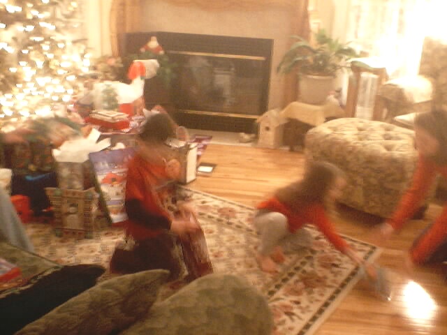 021225_mo_christmas_0029.jpg (84748 bytes)