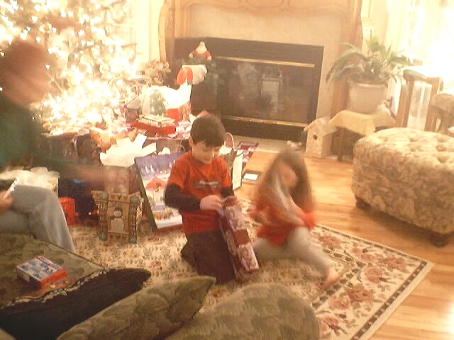 021225_mo_christmas_0030.jpg (96743 bytes)