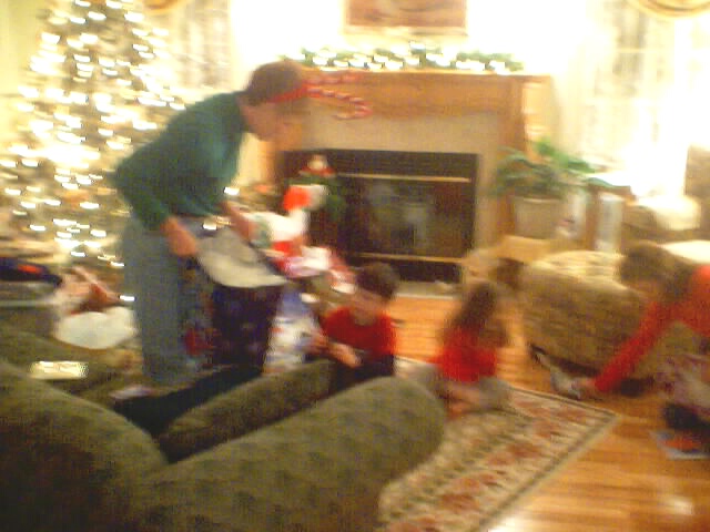 021225_mo_christmas_0031.jpg (86068 bytes)