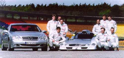 Mercedes CL naast de Mercedes CLR