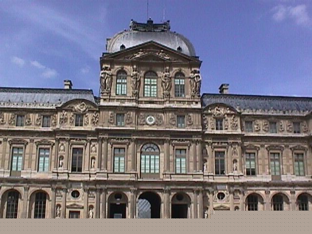 Paris-Louvre-01.jpg