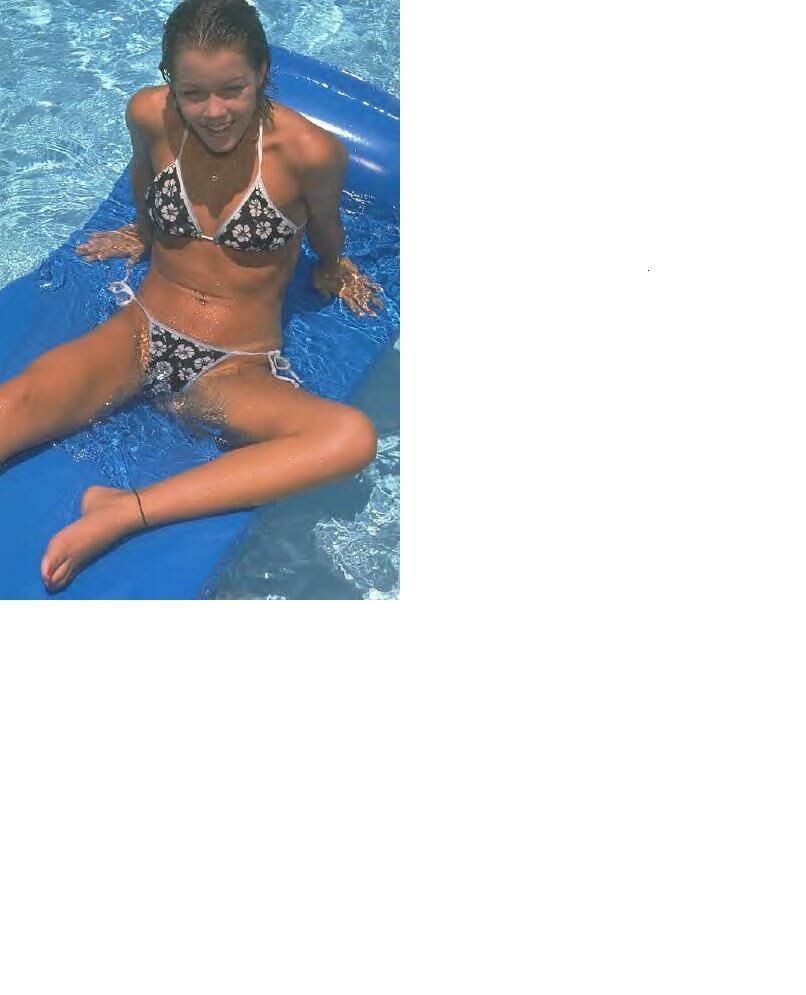 bikini050.JPG (58KB)