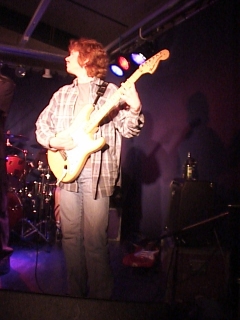 Michael learns to pop ! This pose should be banished from their shows...