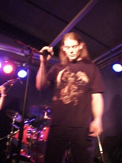 yeah, the cameraman IS drunk !