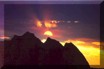 sunset_badlands2.JPG (36331 bytes)