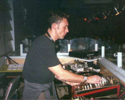 DJ Underblau; Sala O2 (Woman-Caballero)