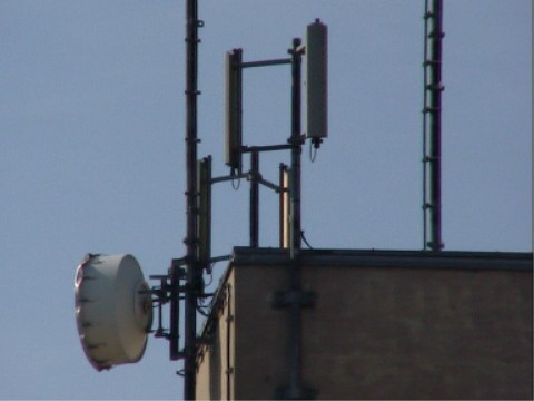 Mobilfunk-Sendeanlagen auf Silo der Gemeinde Engelhartstetten