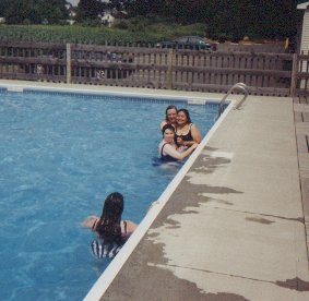 poolparty1.jpg (19599 bytes)