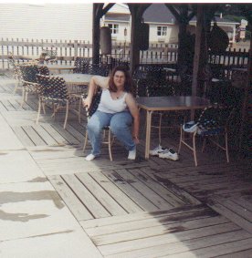 poolparty3.jpg (22535 bytes)