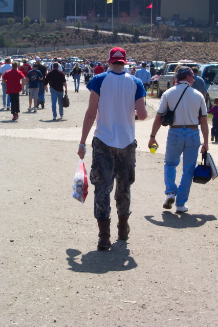 This guy is carrying nothing but a bag of bear w/ice