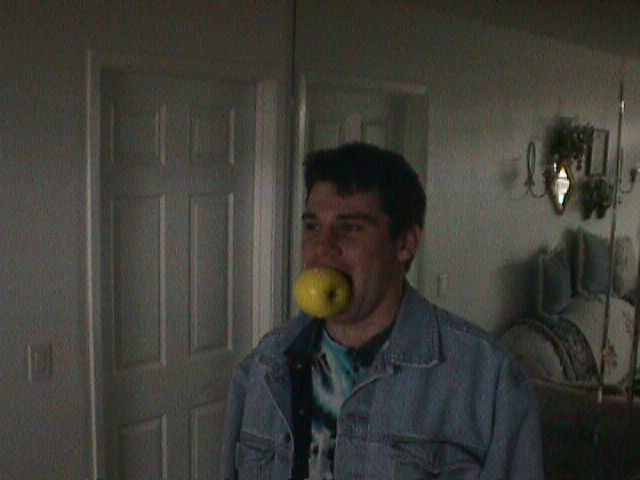 mike2.JPG (39463 bytes)