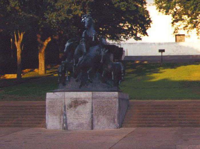 LonghornStatue