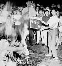 Teenagers burn Beatles Albums