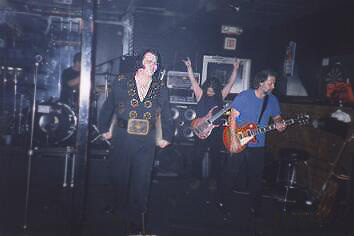 Elvis24.JPG (11340 bytes)