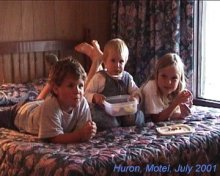 huro003.jpg (12895 bytes)