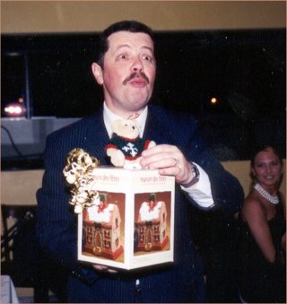 06mike.jpg (23607 bytes)