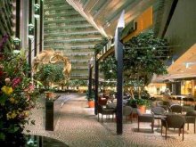 hyatt1.jpg (14950 bytes)