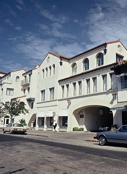 street.jpg (32753 bytes)