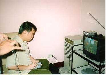 med_playstation.jpg (21520 bytes)