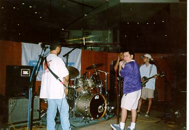 soundcheck.jpg (26933 bytes)