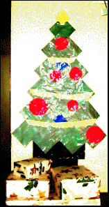 2 dimensional tree made from paper squares placed in mainly diamond and triangle formation