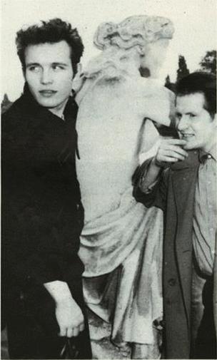 That's what he looked like around 79. The one next to him is Marco... please see the differences between now and then...