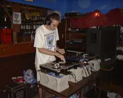 6_pence_2_thumb.jpg (6213 bytes)