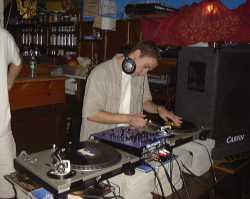 Dj_Eli_2_thumb.jpg (7310 bytes)
