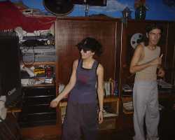 People_2_thumb.jpg (6094 bytes)