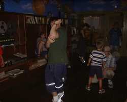 Room_6_thumb.jpg (4407 bytes)