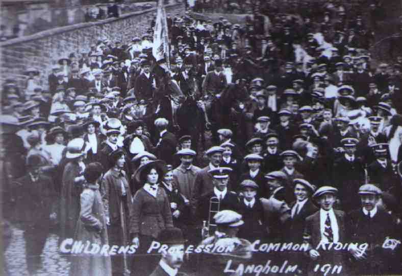 The 1911 Cornet returns from Whita and joins in the children's procession