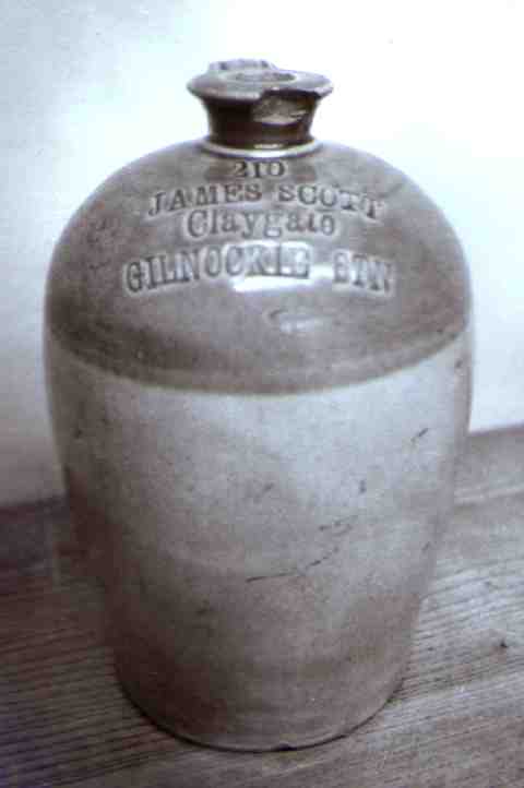 Gilnockie Inn Whisky Flagon