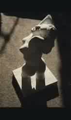 Frau aus Carrara- Marmor