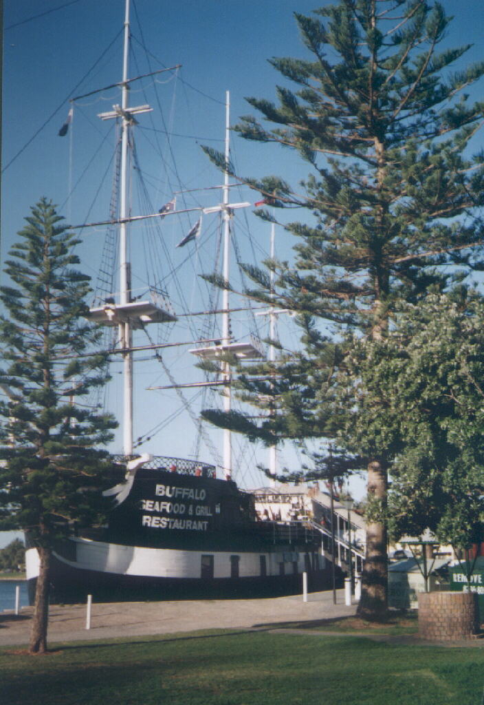 boat.jpg - 132735 Bytes