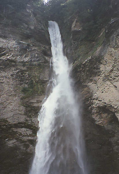 The famous Reichenbach-cascade, where Sir Conan Doyle placed the final combat betwen Sherlock Holmes and Dr. Moriatry. Der berhmte Reichenbachfall, wo Sir Conan Doyle den letzten Kampf zwischen Sherlock Holmes und Dr. Moriatry stattfinden liess.