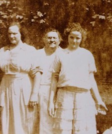 Louise, Emma Jane Cullers(Mother) + Thelia -1920