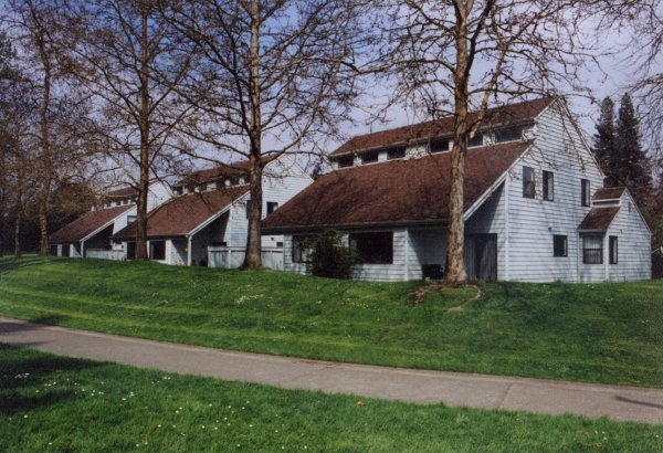 Photo from the park toward the condos with an angle to the east.