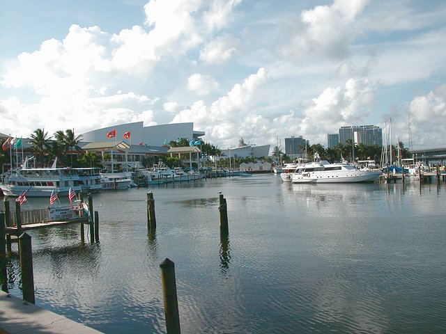 <b>Bay Side Marketplace