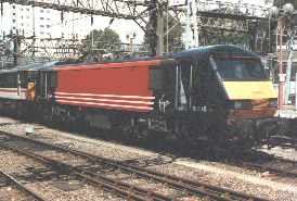90015, newly repainted, at Euston