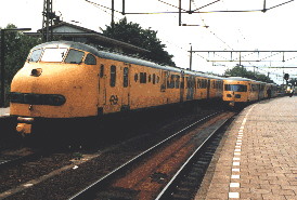 145, a plan U 3-car DMU