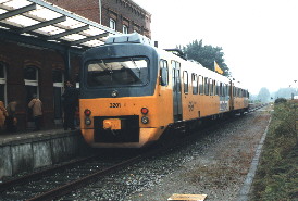 3201, a two-car 'Wadloper' DMU