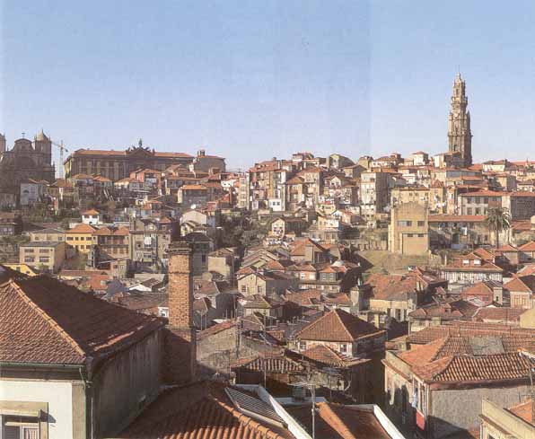 Ao fundo Torre dos Clérigos e Cadeia da Relação