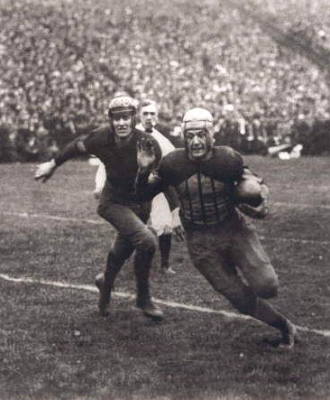 Red Grange running down field for the Chicago Bears!