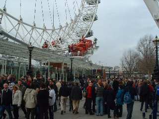 London eye, hoppsan man behövde visst ha biljett.... Madame tussaud fick de bli istället!