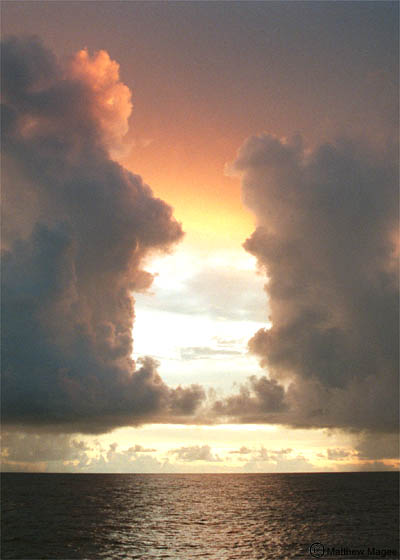 Clouds.JPG (28824 bytes)