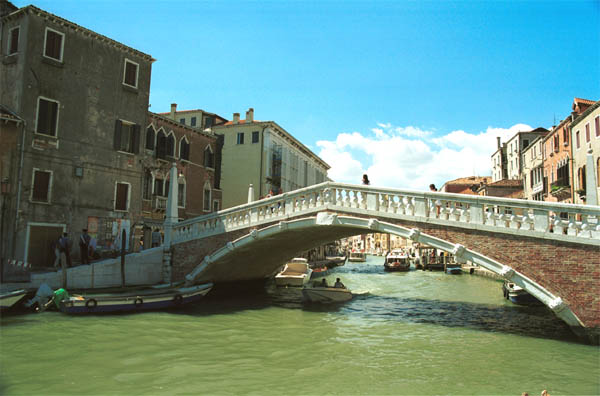 canaledicannaregio.jpg (53371 Byte)